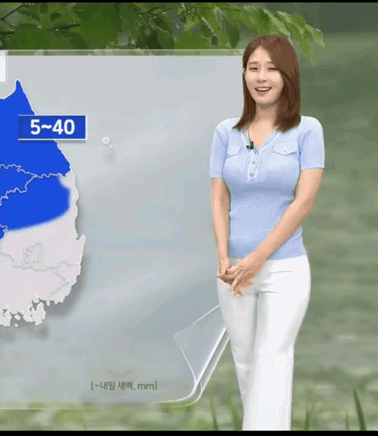 看到美女主持人的一瞬间，终于知道韩国天气预报节目为什么收视率高了。