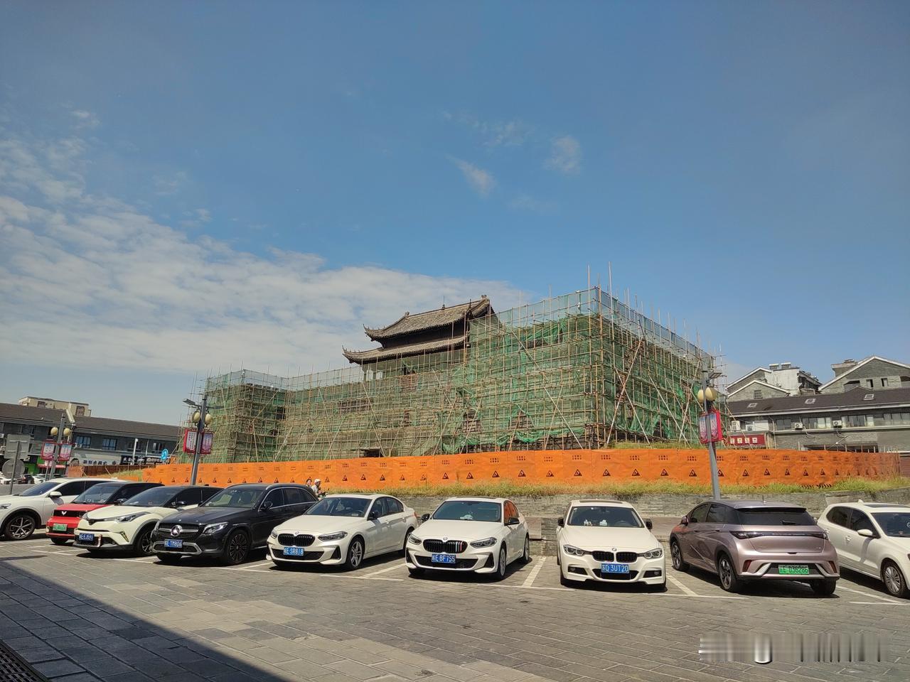 从芜湖出发，过长江，就是和县，和县隶属马鞍山市，距离芜湖大约80公里。

和县有