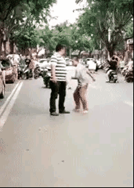 大爷如果摔伤了大个子需要赔钱吗？