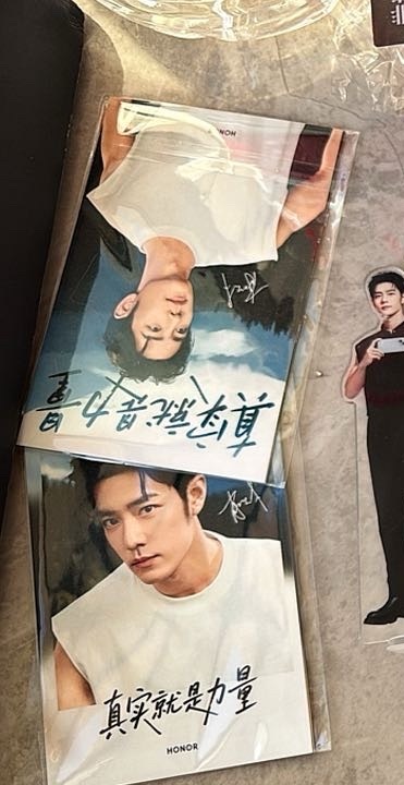 此条抽肖战荣耀明信片两份 感谢大家捧场 ​  ​​​