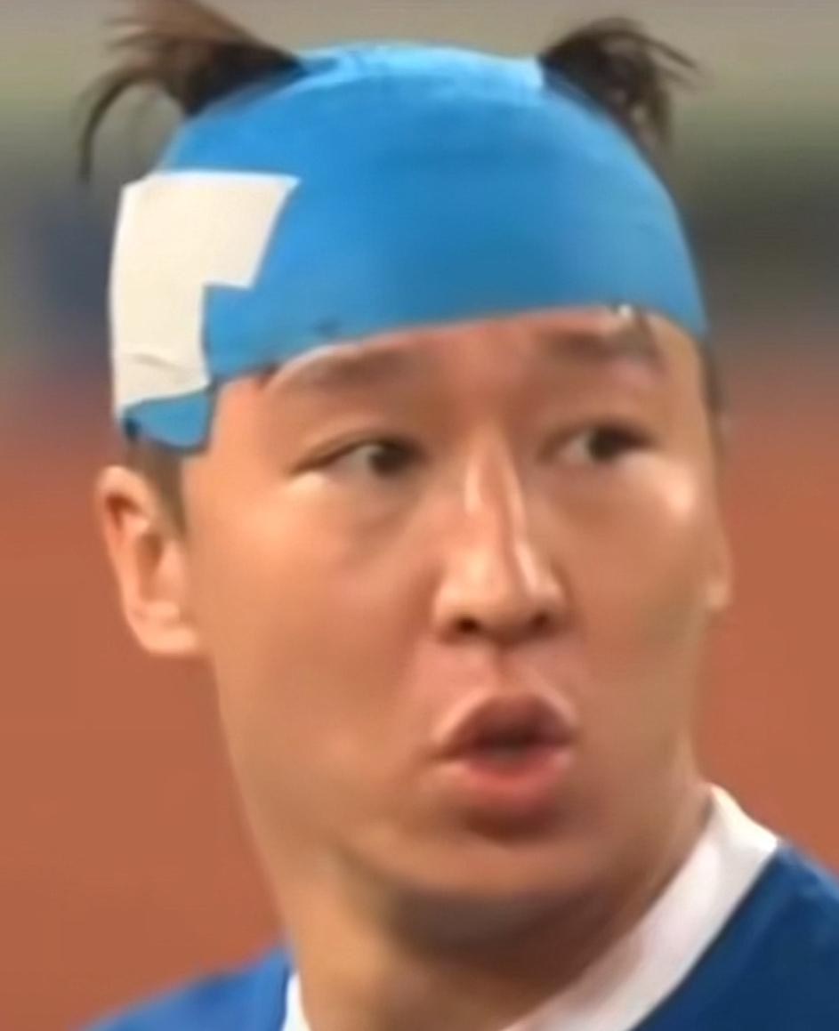 #德里赫特3次下场止血最终导致失球##曼联落后了# 这是要怪裁判吗腾嗨？见血下场