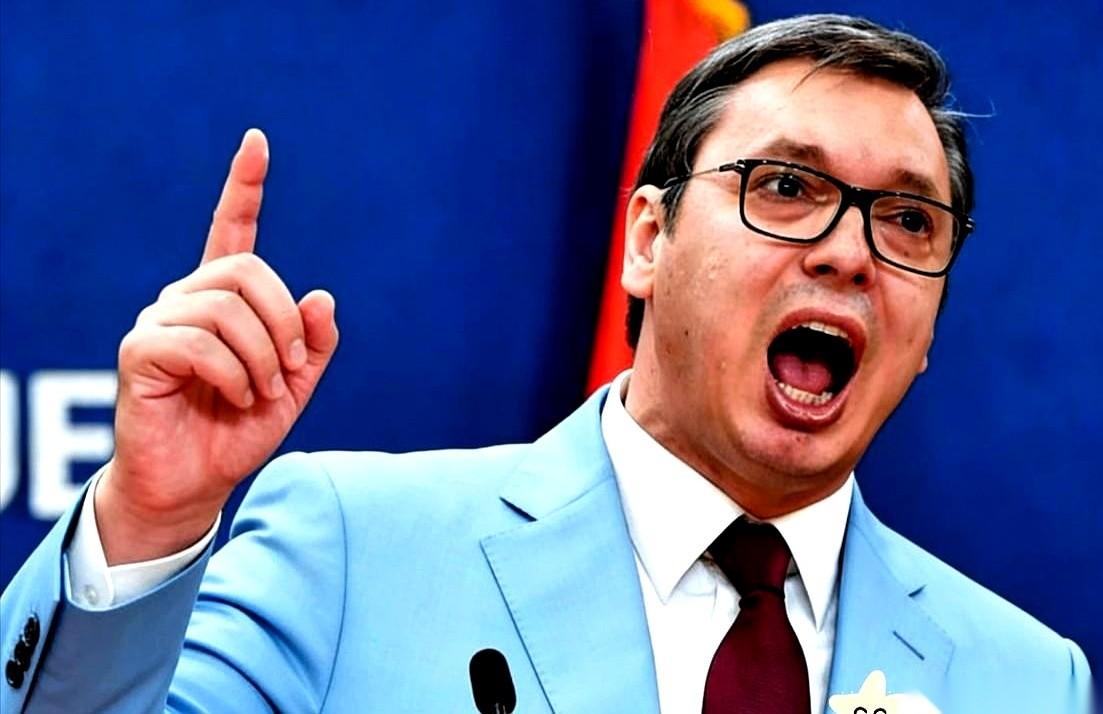 联合国大会现场，武契奇指着《联合国宪章》直言其形同废纸，周遭瞬间寂静，各国代表神