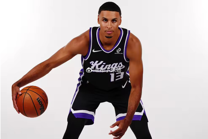 NBA季后赛 今日国王官方宣布：球队前锋基根·穆雷成功接受了左脚踝关节镜手术，在