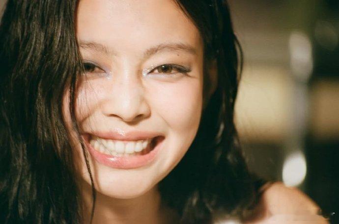 Jennie ig发布照片｜第二组 无须多言JENNIE式登场，久违的心动～ ​