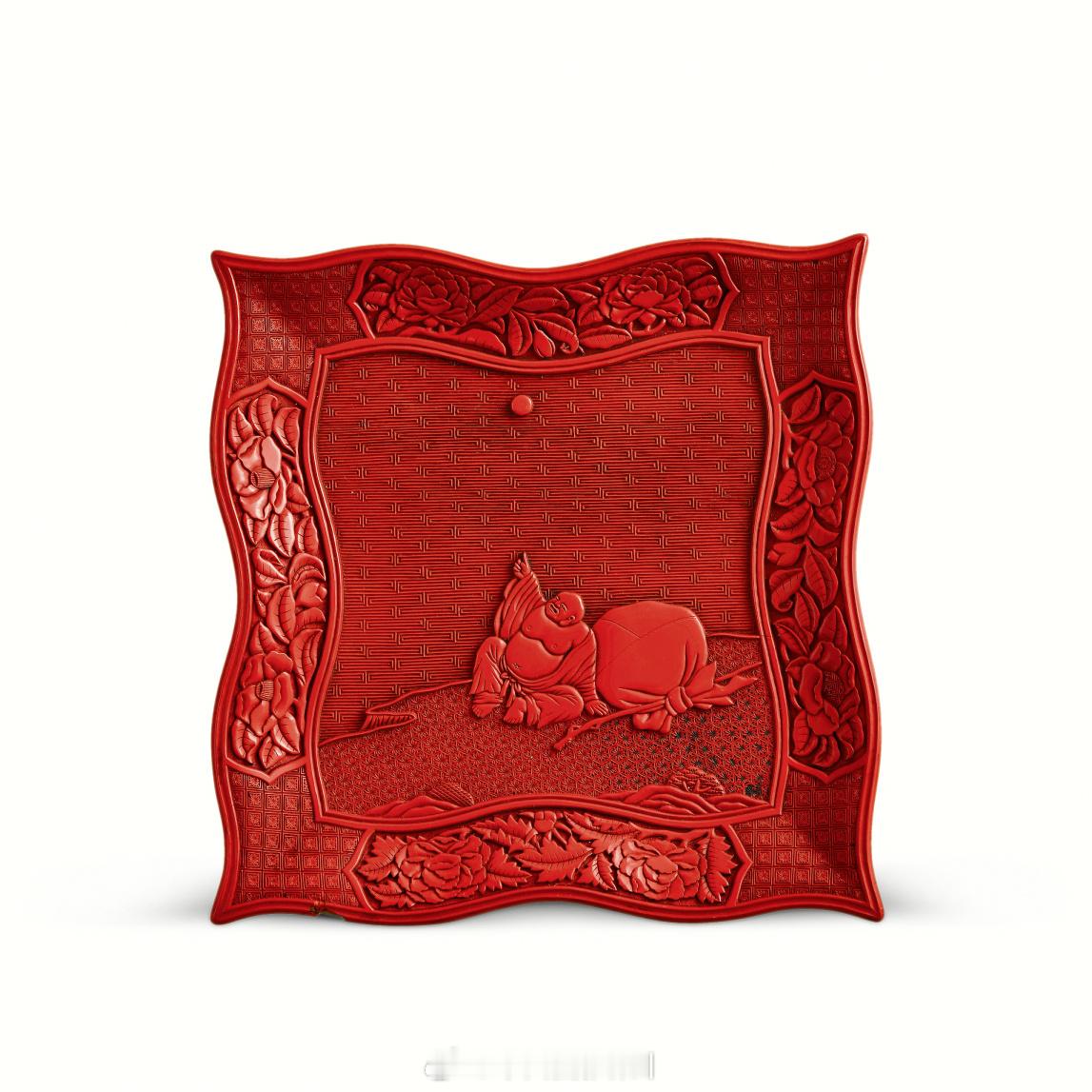 髹饰录 | 明 剔红指日高升图菱形方盘尺寸：21.8*22.5*2.8cm来源：