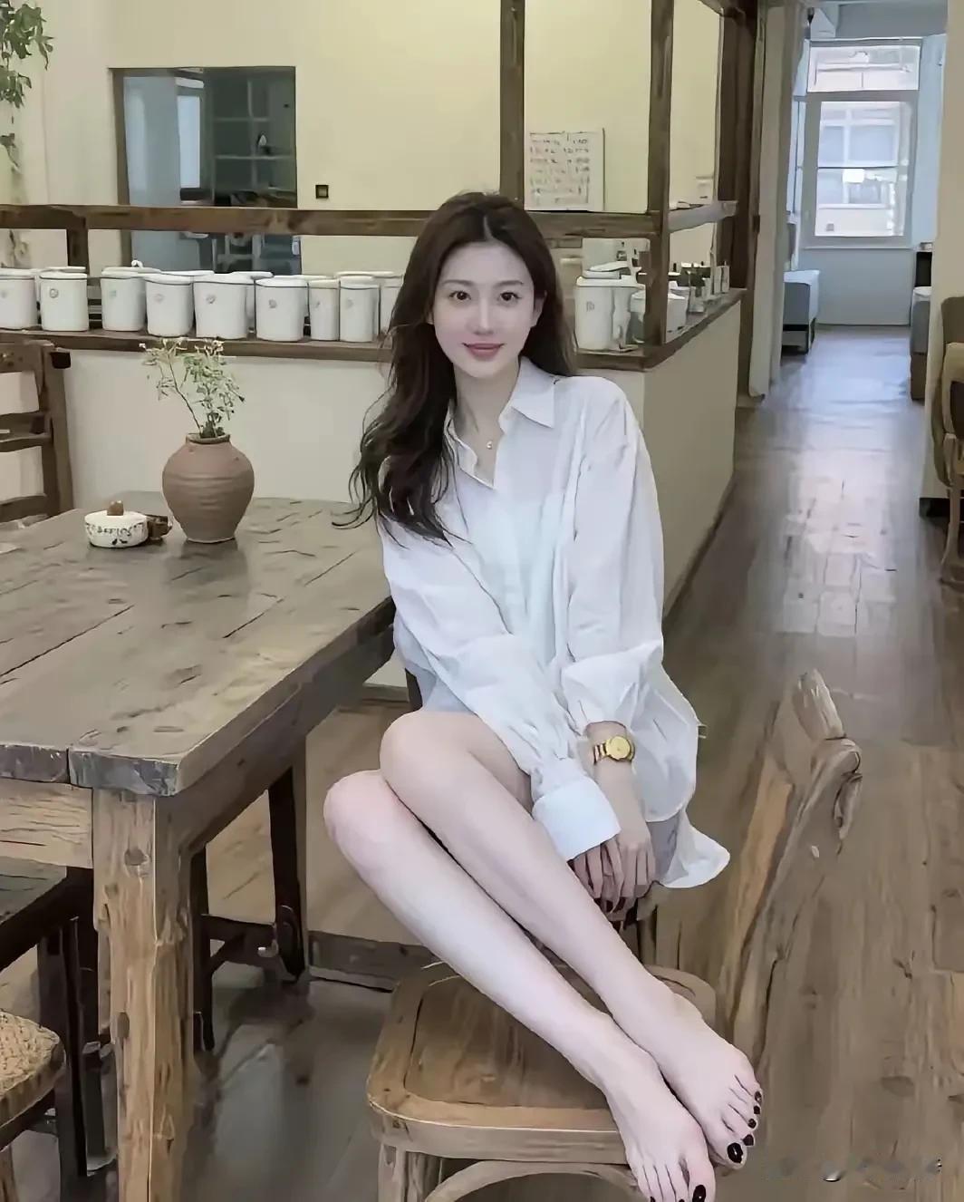 看呐：这位女孩灵动眼眸藏智慧，甜美笑容蕴能量。凭着过往经验看图识人，你觉得这女孩