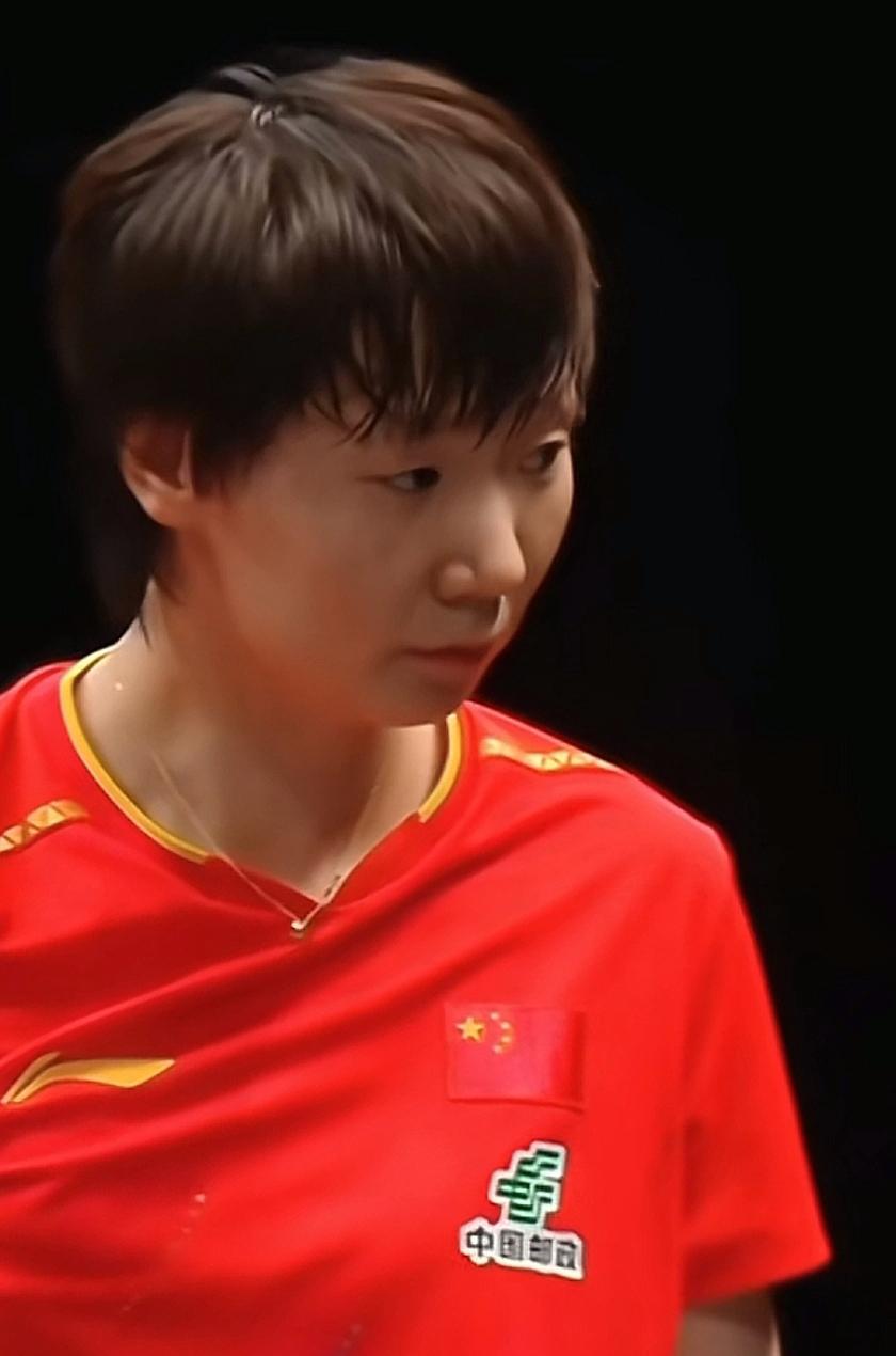 42岁韩莹4比3干掉王曼昱，把世界第二直接送回家。
七局大战，决胜局6比11，