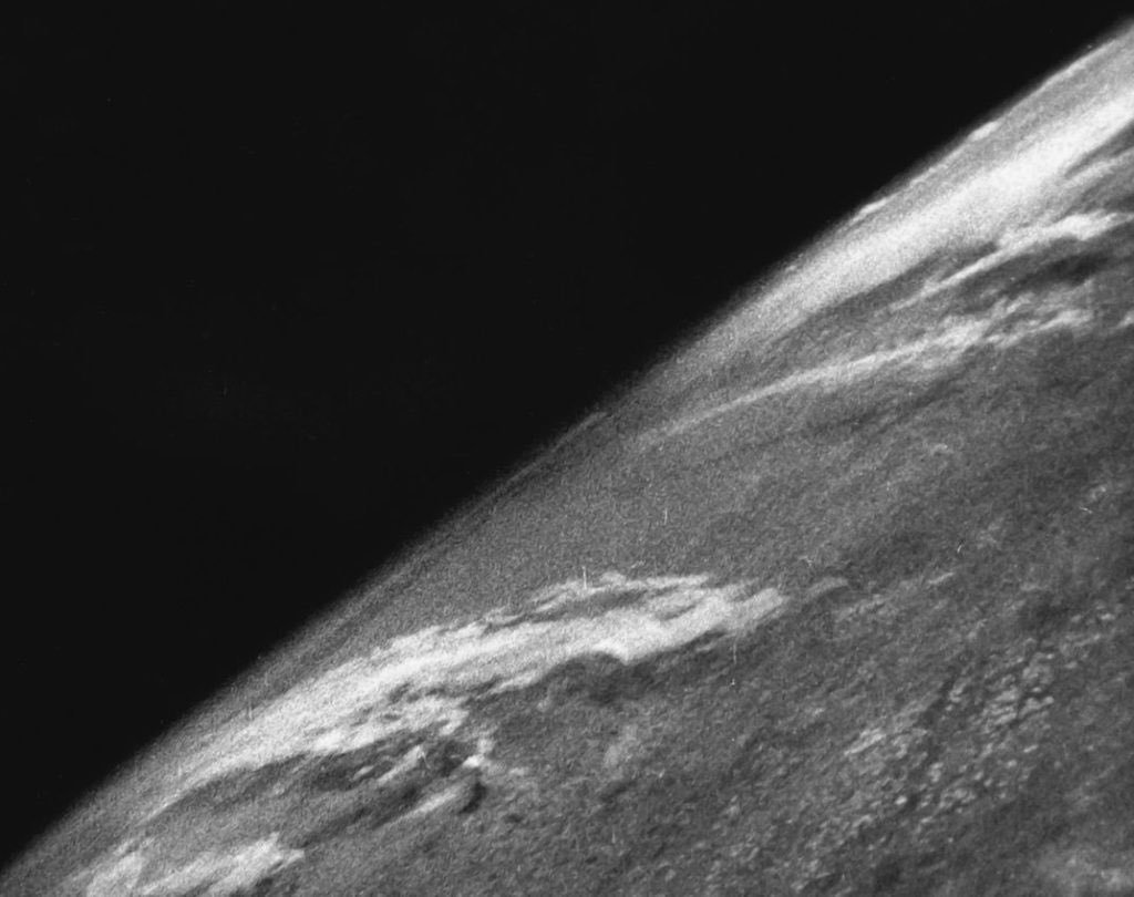 第一张来自太空的地球照片，拍摄于1946年10 月24日 ​​​