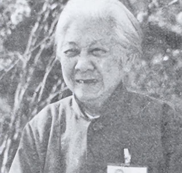 国民党最美女将军，苦恋陈毅大半生，最后爱而不得孤独终老。

1949年，上海刚解