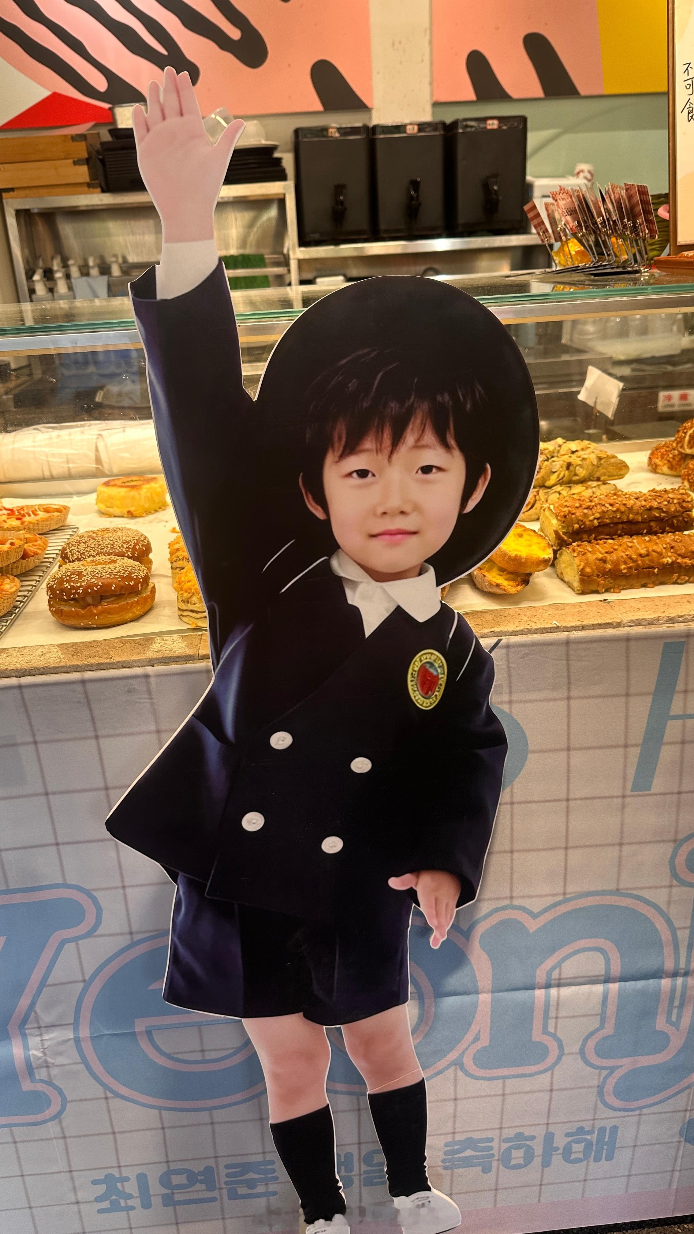 今天去生咖好开心呀我们一起祝崔然竣生日快乐吧评论夸夸他抽1螺币 明晚然时开[干饭