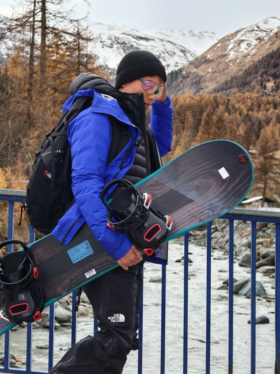 拍了100张照片…结果到缆车站发现雪场大风关闭了山顶风速84km/h… 