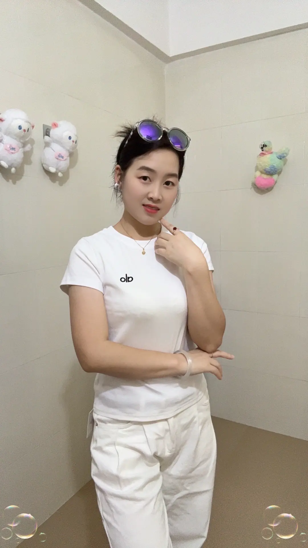 强势的女人不是不需要男人，而是需要更强的男人，她一直在证明自己可以独当...