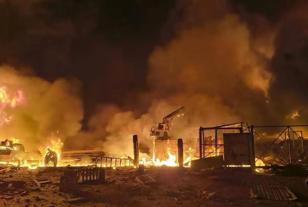 乌克兰现在应该独善其身，想着怎么解决这场俄乌冲突，而不是到处去惹是生非，毕竟乌克