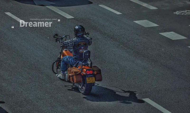 人生的经历就像一幅绚丽多彩的画卷，每一笔都记录着我们的成长与蜕变。
年少时，我们