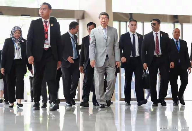 美国风向彻底变了！左翼浪潮席卷政坛，中美对抗大局被彻底改写
 
美国政坛正在发生