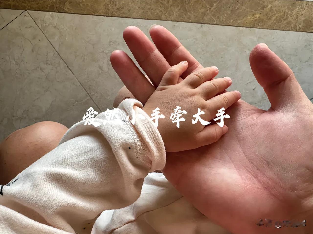 （1097）：孩子，早上好。昨天（23日）妹妹爱然很反常，妈妈在家中为她更换纸尿