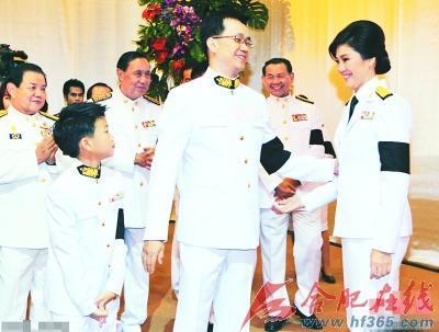 英拉男友那是真爱她，他们俩没领结婚证也不离不弃携手同行那么多年，挺难得的。