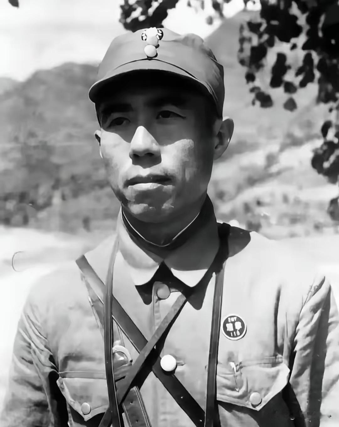 王凌云一路往西逃，身上穿着从死人身上扒下来的破棉袄，脚上的鞋底磨穿了三层。他不敢