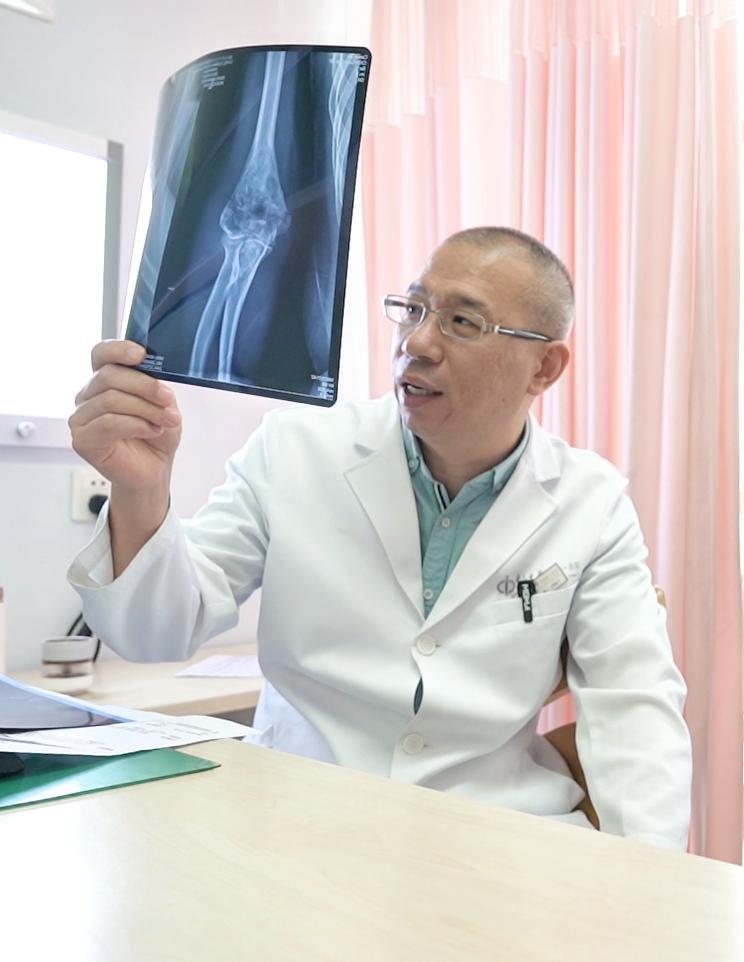 软骨肉瘤是一种源自软骨组织或骨内软骨细胞的恶性肿瘤，是成年人中较常见的...