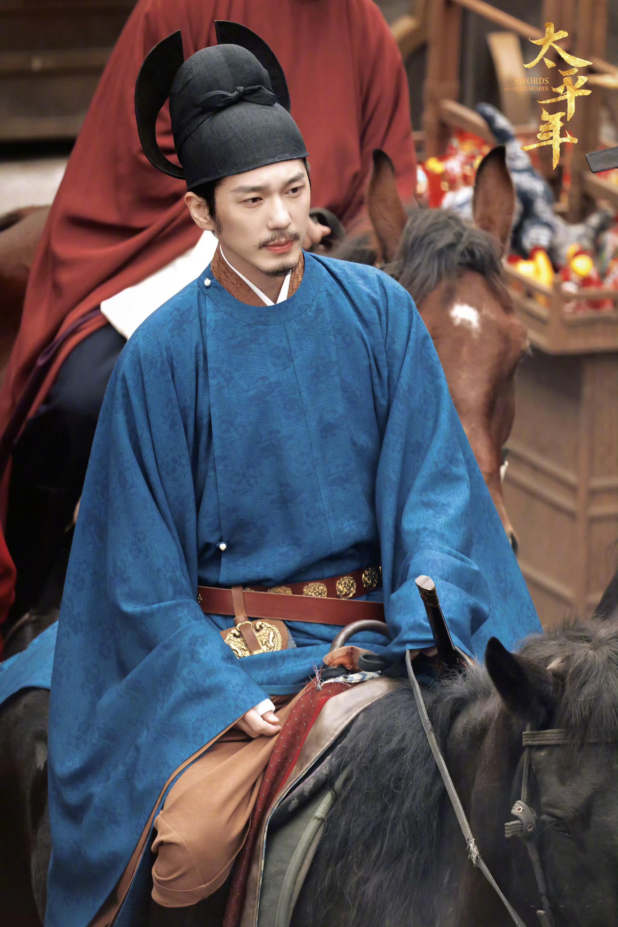 白宇一年前看这个塔一年后看那个塔 一年前，他在钱王祠前遥望保俶塔；一年后，他在西