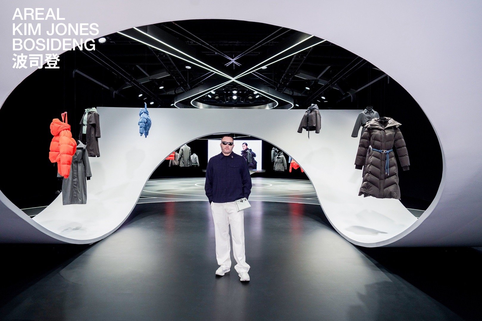 波司登高级产品线AREAL发布会于上海北外滩国客中心盛大启幕，不仅请来前Dior