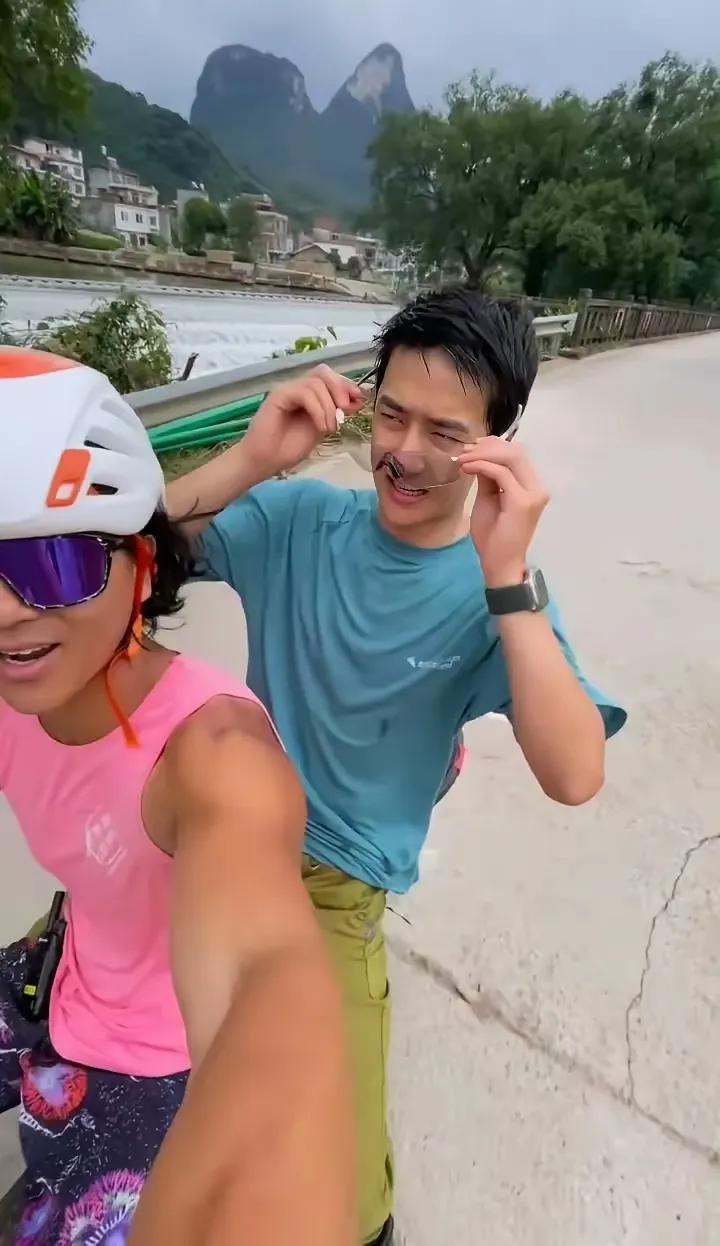 上班网球王子，下班隔壁村那小伙子，粉丝会不会割裂不清楚，不过是真的宠！

老实说