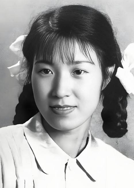 1956年，抚顺战犯管理所，溥仪迎来了他的妻子李玉琴，管理员考虑到两人结婚14年