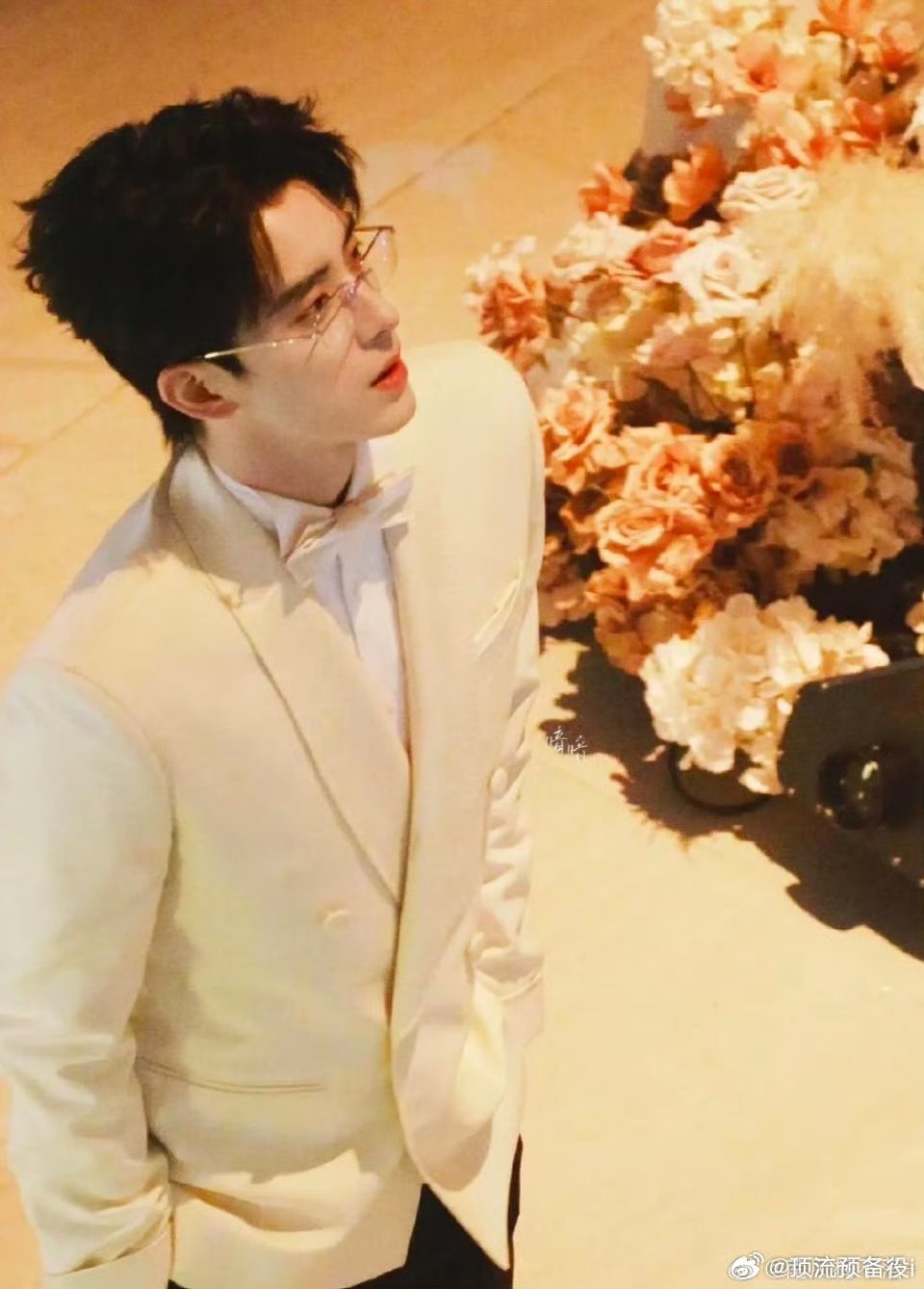 敖瑞鹏不二之臣杀青特辑里的造型好完美，果然岑总就是模特身材