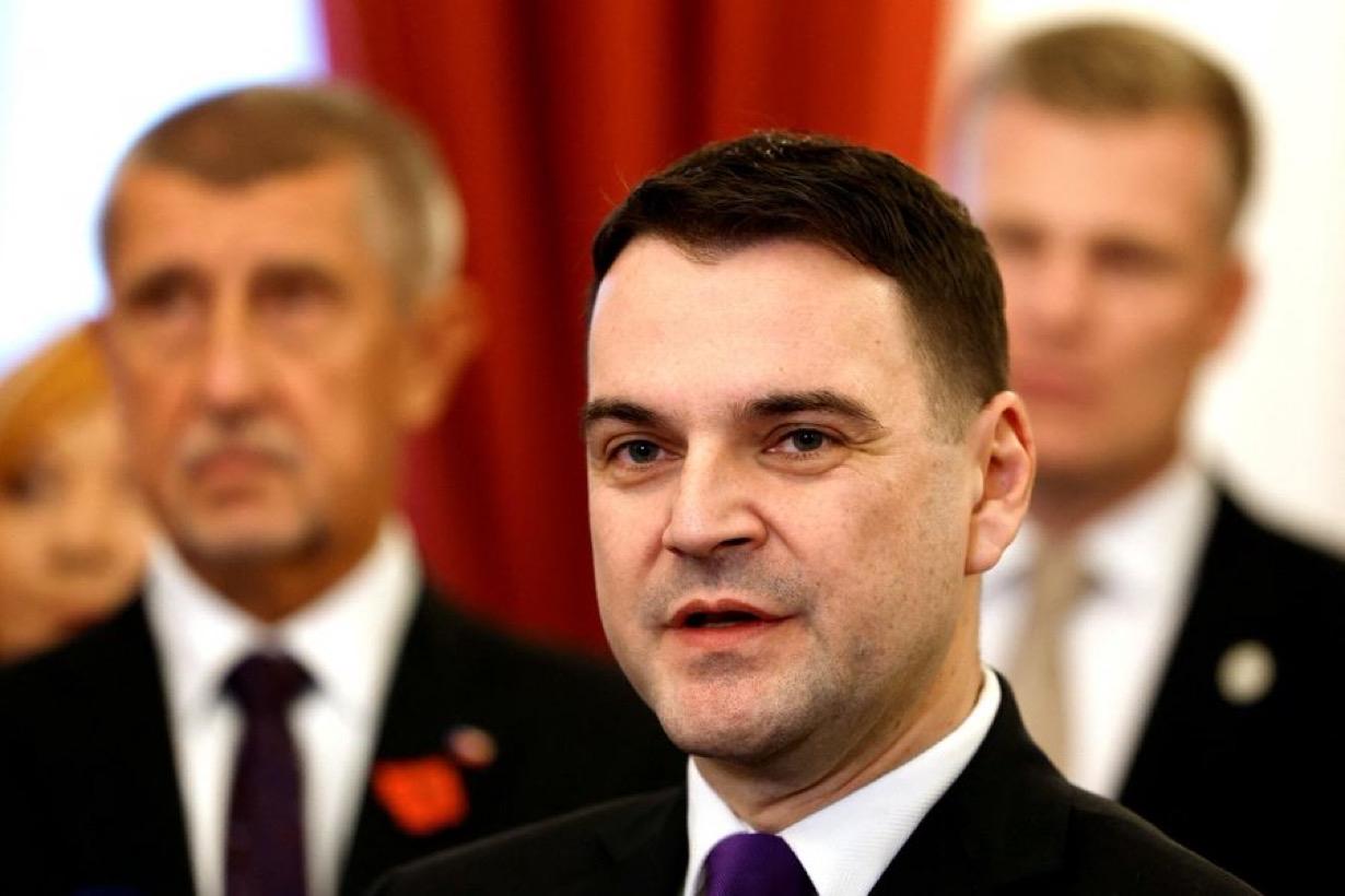 俄罗斯对乌克兰利沃夫州发射“奥列什尼克”中程弹道导弹时，捷克外交部长彼得·马切克