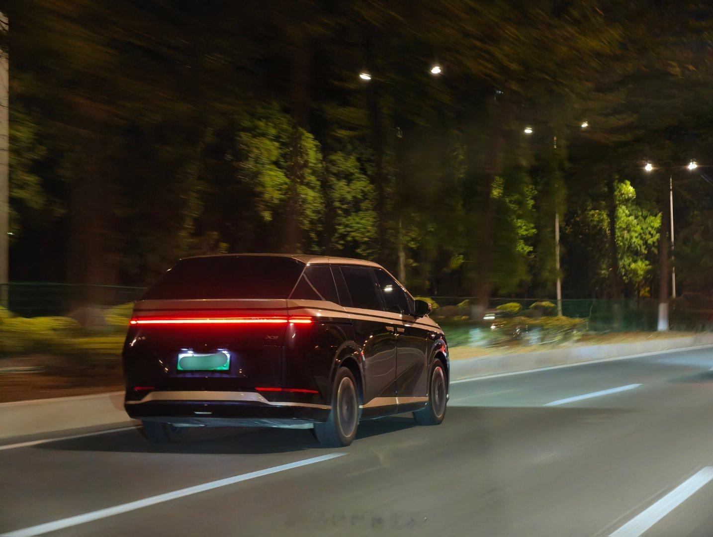 我偶遇我的 X9 可还行？黑金特别好认春节这车根本轮不到我开一下我爸开走一下我姐