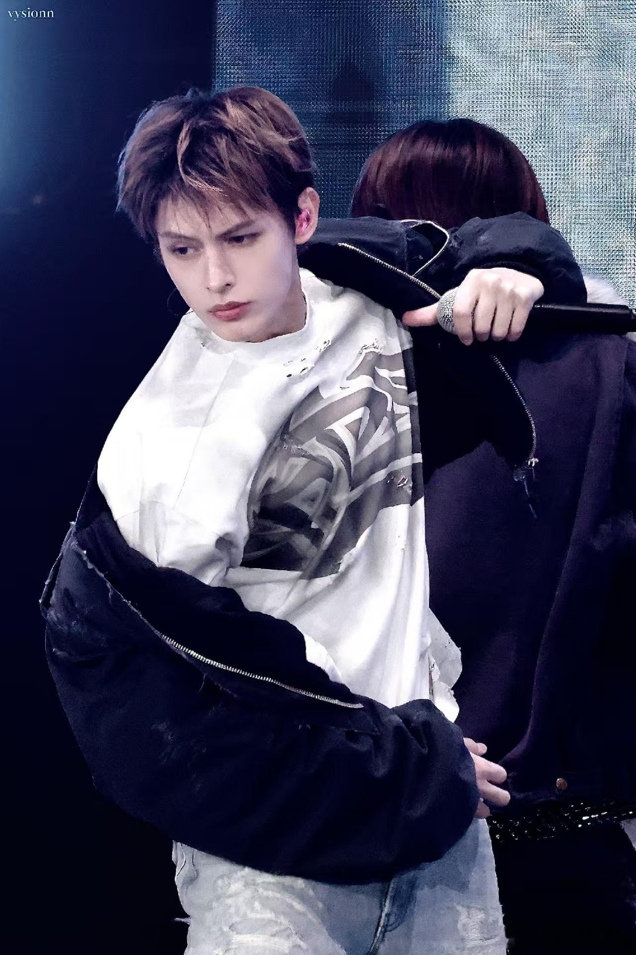 赵雨凡JAMES  🦅赵雨凡狙心舞担  宝宝宝宝 我们帅帅的雨凡宝宝😘🦅?