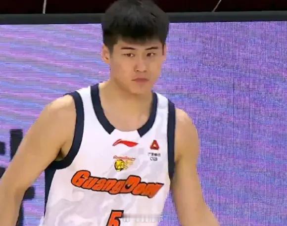 今天小老虎们还不错，陈家政3分1篮板1助攻2抢断，王洪泽9分6篮板1助攻，都是宝