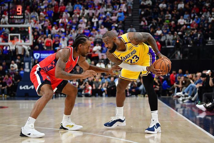 🔥🔥🔥明天，重头戏来了，新赛季洛城德比。
湖人vs快船，每场比赛都有值得一