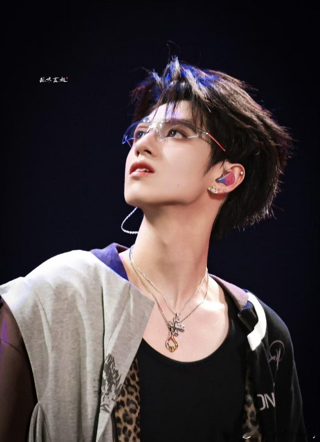 感觉这张脸的精致度连整容都做不到，除了ai想不出其他办法超过！