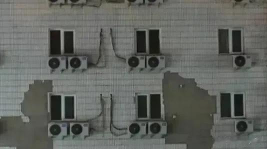  
好端端的一个医院，一把大火，烧了个名利皆失。
什么叫名利皆失？
从名上讲，这