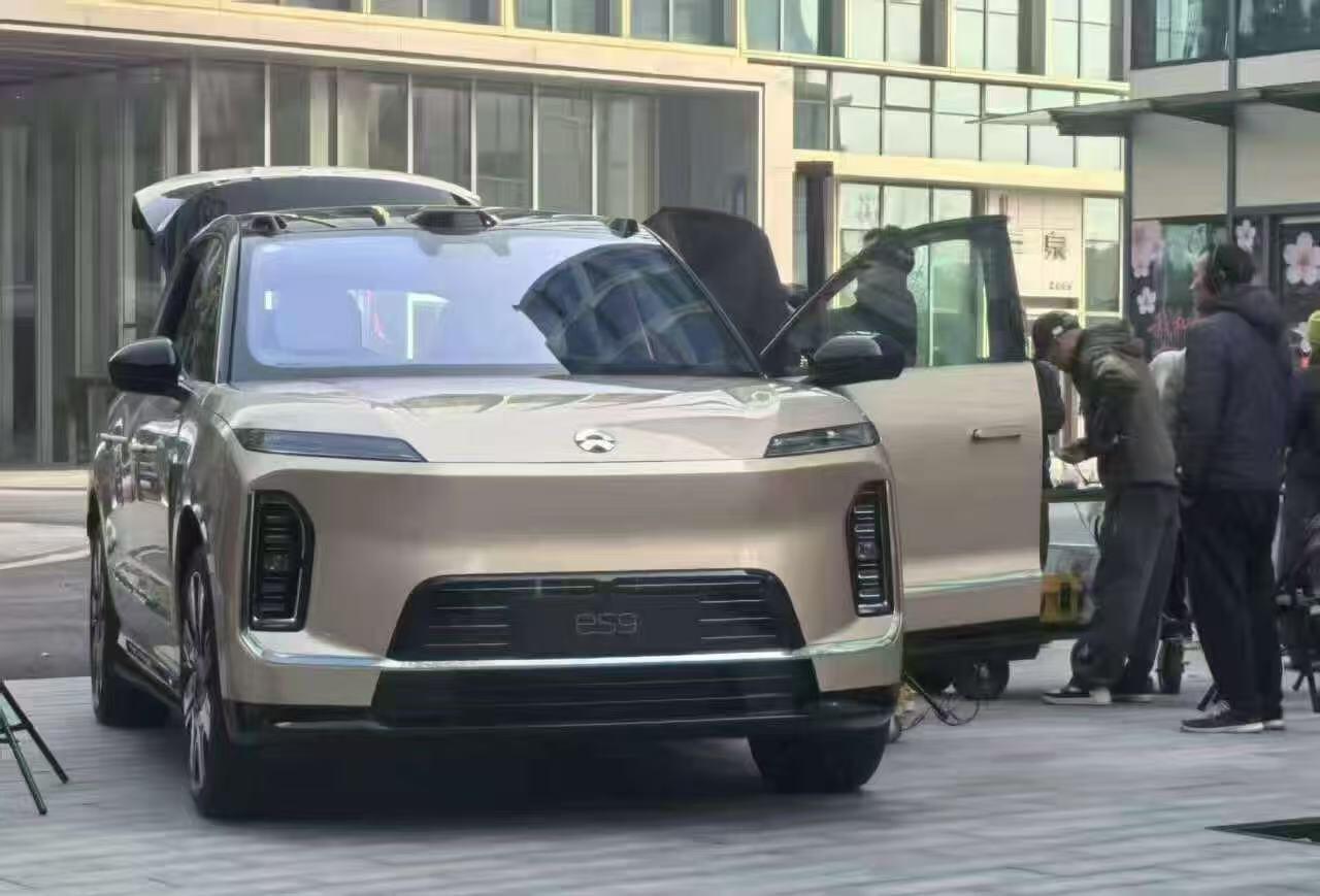蔚来 ES9 长这样变得更方正、更有气势了看小道消息，ES9 要走量会是 ES8