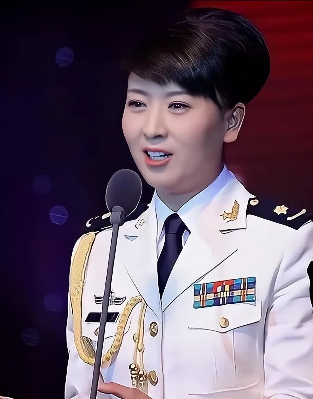 最近演员闫学晶被骂惨了!事情的原因就是
  
事情的原因就是，53岁的闫学晶裹着