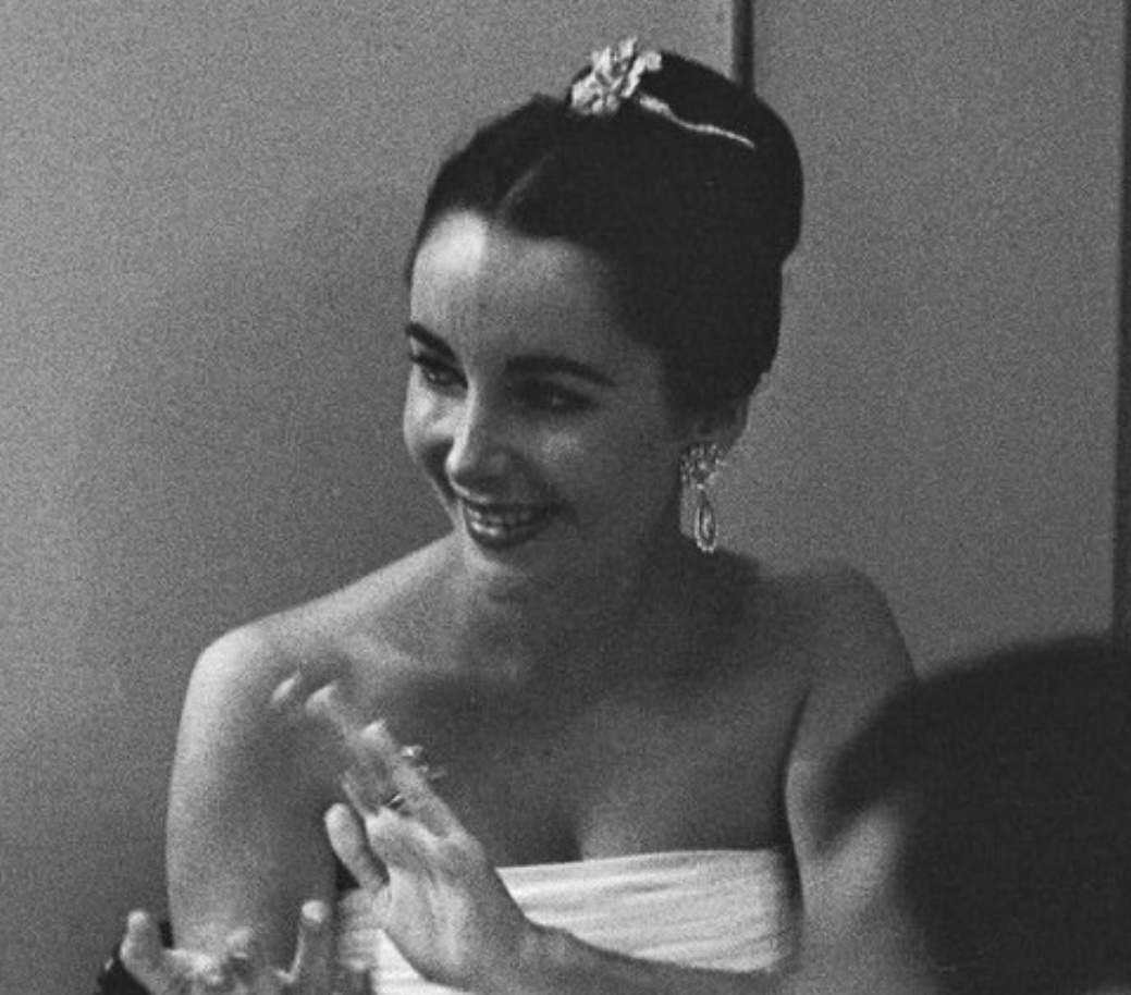 【来自投稿】1957年 伊丽莎白·泰勒在巴黎 