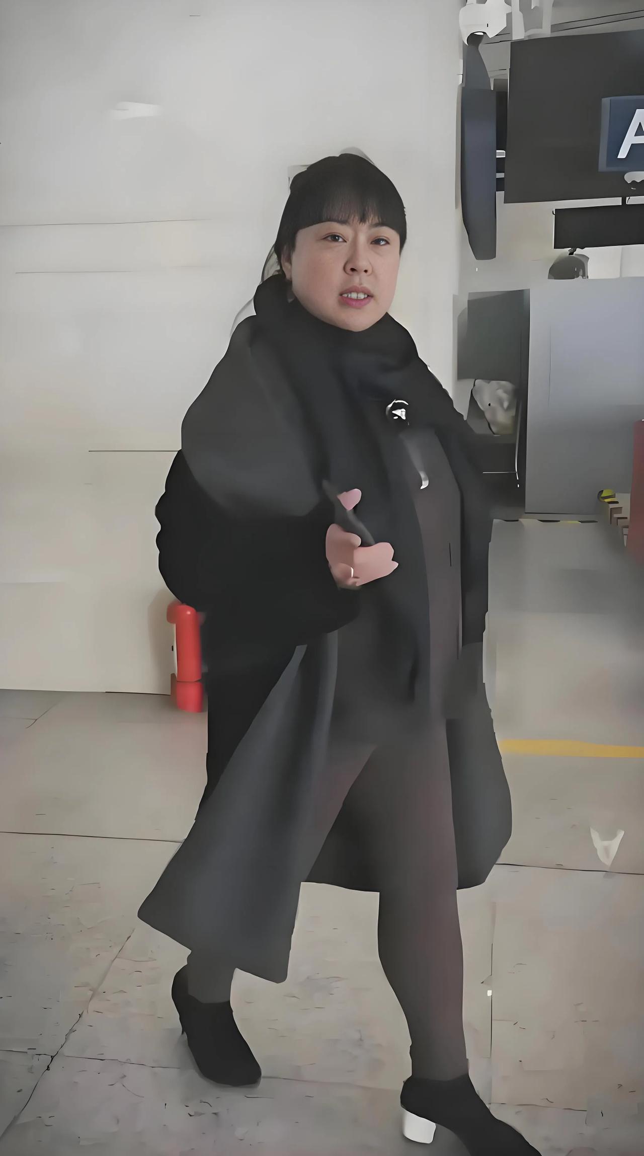 55岁的李菁菁以惊人蜕变诠释生命韧性，从85公斤到58公斤，蜕变背后的智慧
在抗