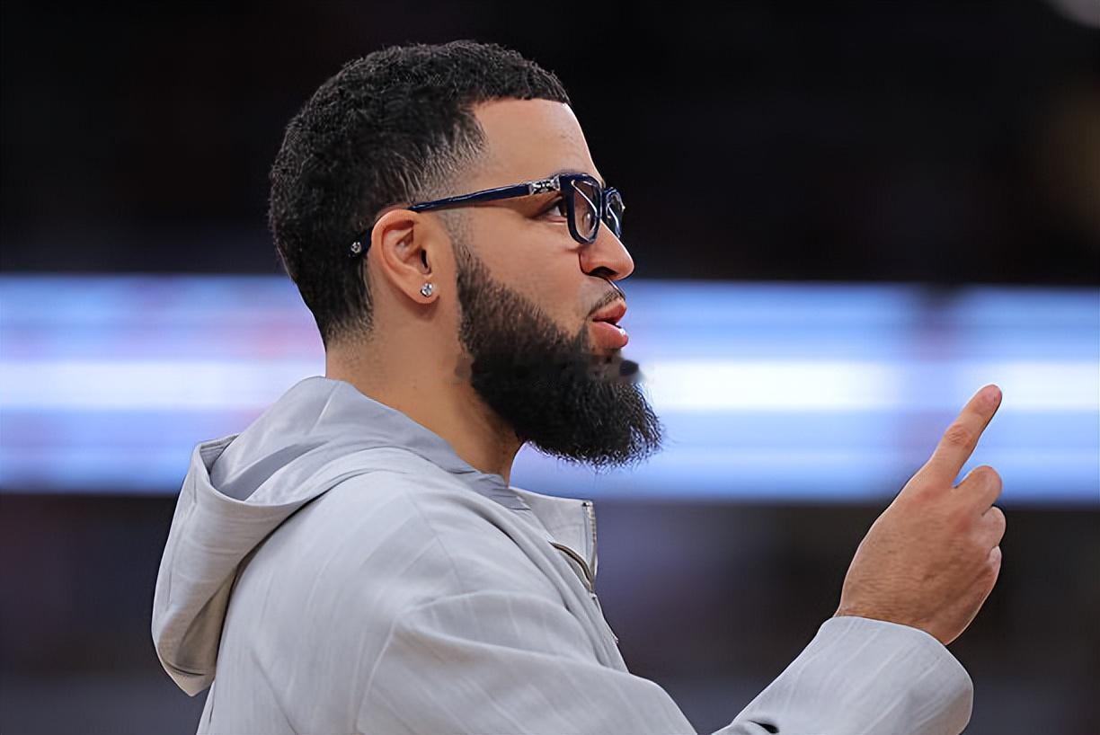 弗雷德-范弗利特（Fred VanVleet）在本赛季休赛期遭遇了前交叉韧带撕裂