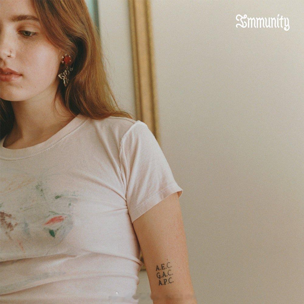 Clairo 7年前，Clairo发行首张录音室专辑《Immunity》。该专辑