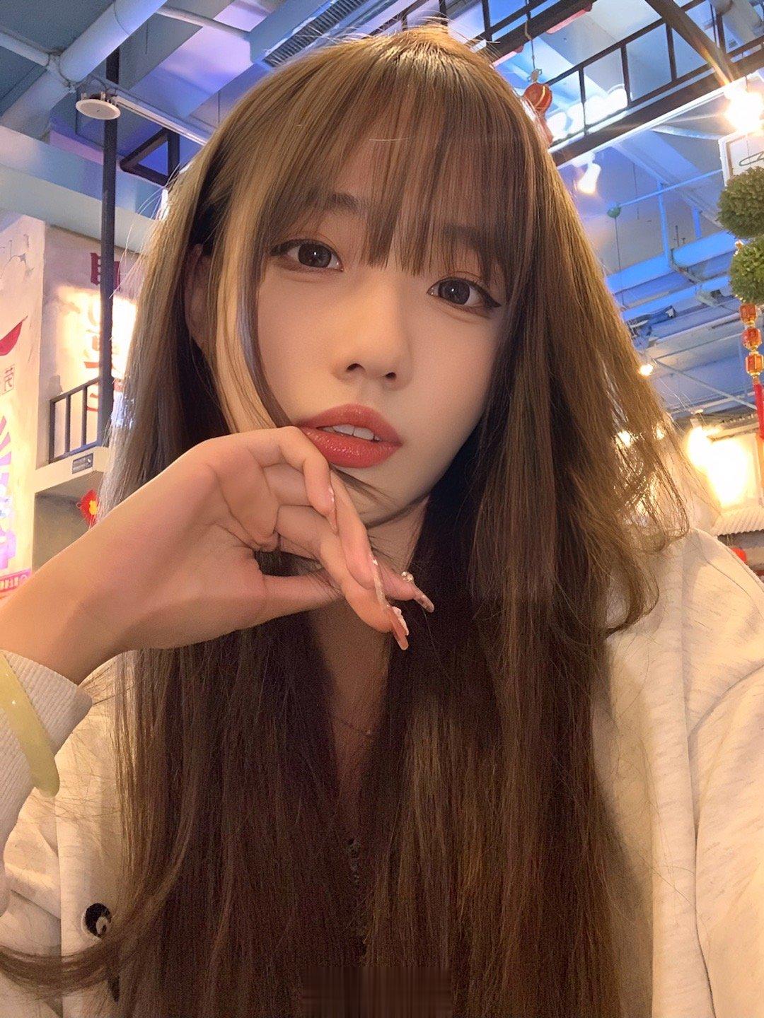 长达八个小时的接发染发 ​​​