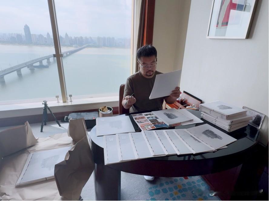 我的画册首版2000本库存已不足几十本，即将售罄。出版社已下单雅昌再版。

首版