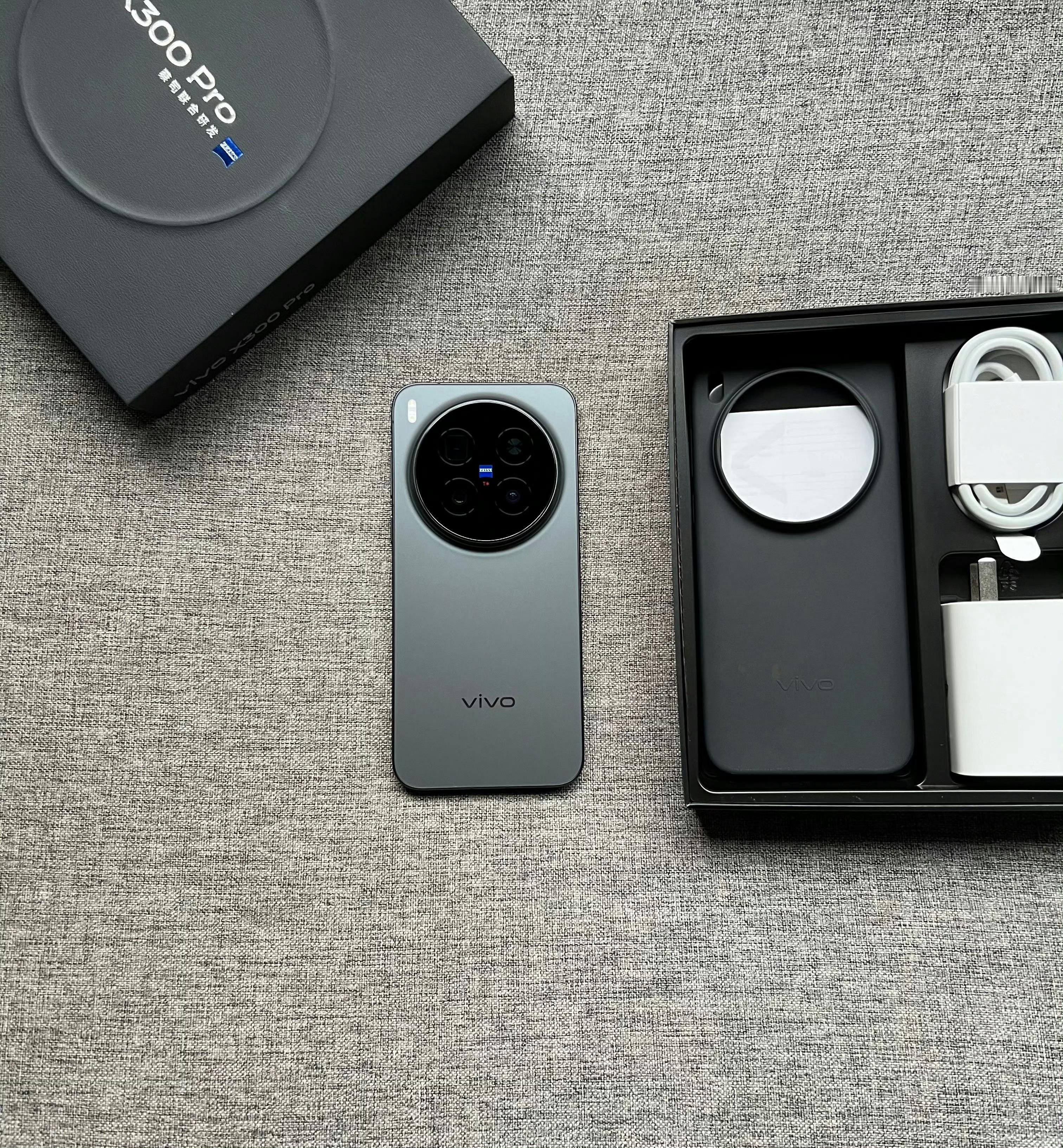 vivo X300 Pro 卫星通信版 16+512G 黑色，仅使用半个月闲置，