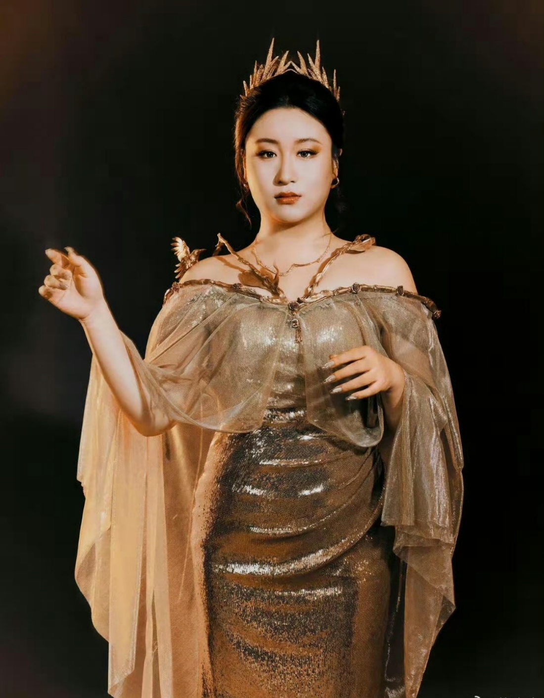 尝试不同风格的锤娜丽莎也太有魅力了 期待锤锤继续玩造型、放光彩，给大家更多眼前一