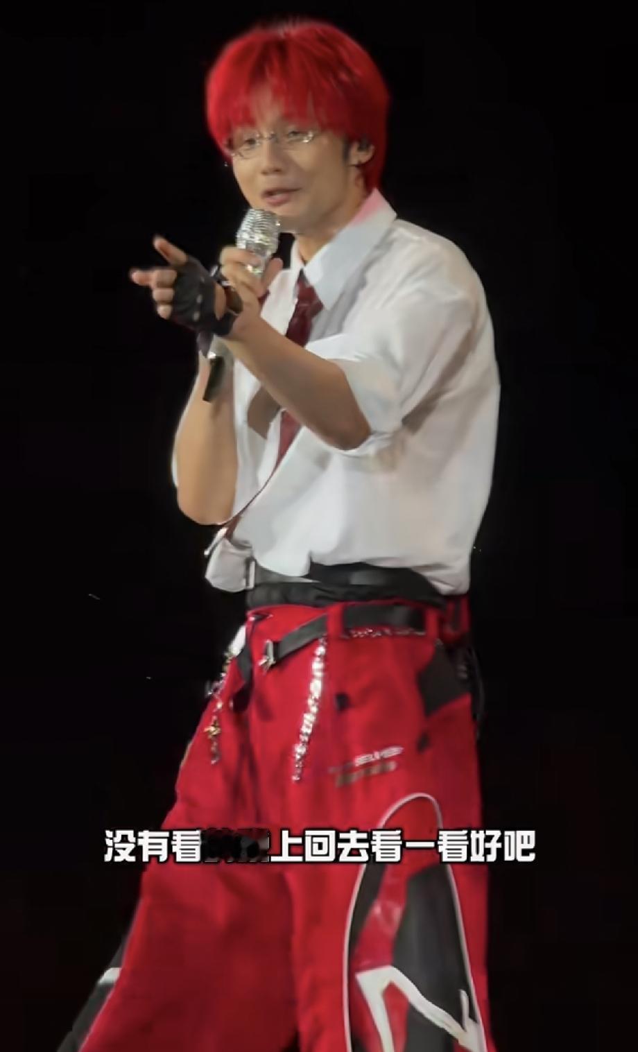 我就说嘛，
李荣浩怎么会无缘无故，
帮忙宣传《早春晴朗》，原来是搞了云包场，还是