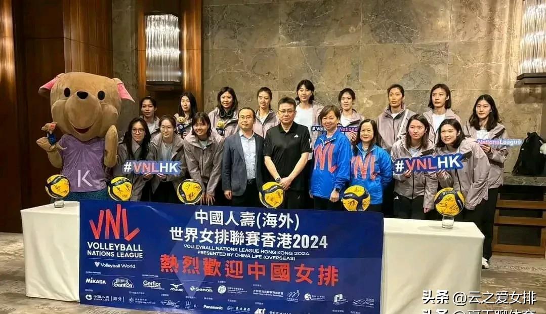 中国女排于今日抵达香港！
霍英东家族真的大气！据说为了鼓励女排获得更高的积分参加