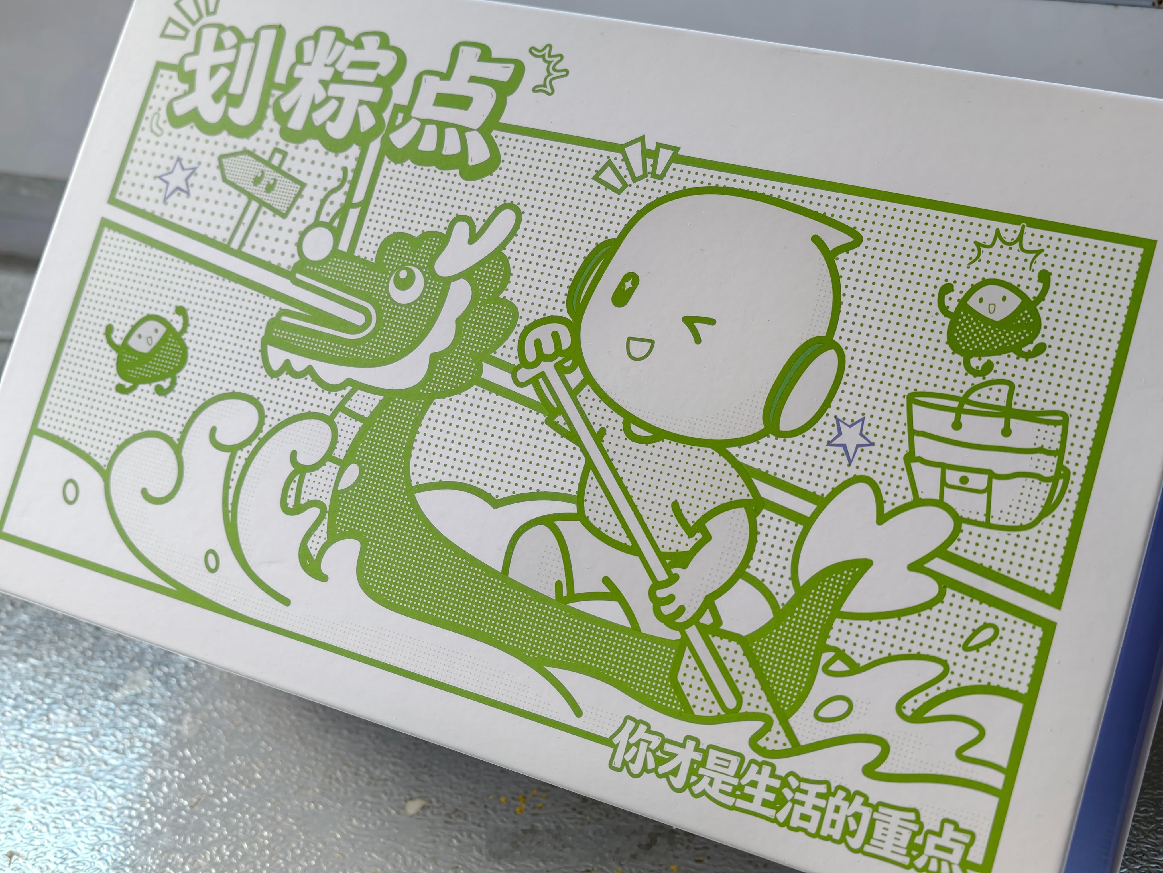感谢OPPO的端午礼物，这个EVA配色的便携凳是怎么回事？还没来得及拍照就变成我