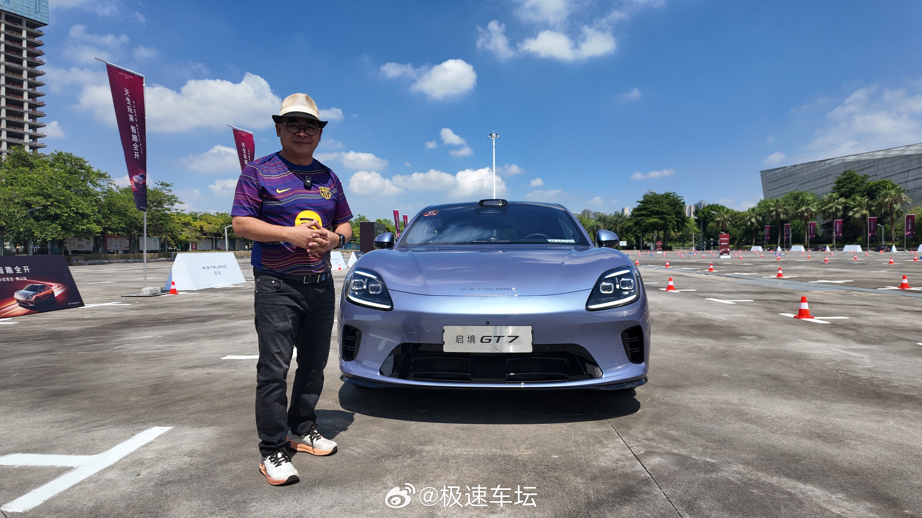 启境GT7。搭载宁德时代磷酸铁锂/三元锂电池，容量86/102.8度，纯电续航7