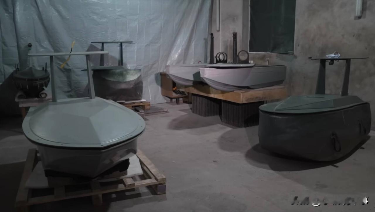 乌克兰公司“Aquatech”推出了多款自主研发的无人艇。

▪️“霍里夫”无人